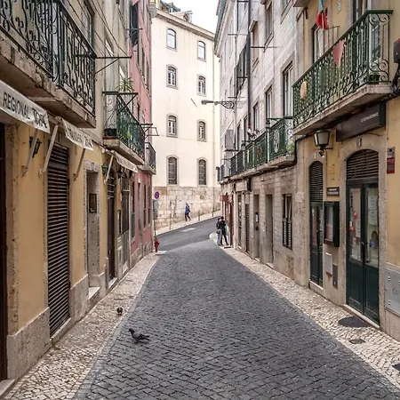 Cozy One Bedroom In Historic Location - Carmo Apartman Lisboa