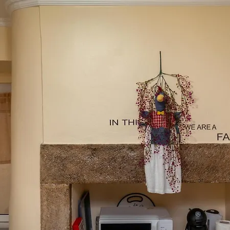 Cozy One Bedroom In Historic Location - Carmo Apartament