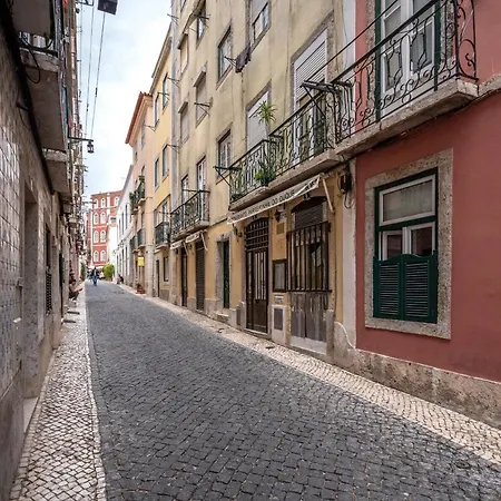 Cozy One Bedroom In Historic Location - Carmo Apartman *